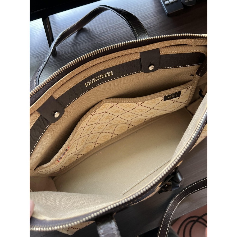Dooney & Bourke Tote Bag Womens Medium Beige Logo Jacquard Leather Tassel - Picture 11 of 12